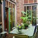 Spacious Cocoon With Garden