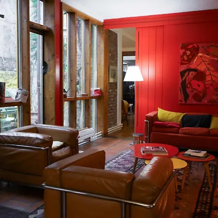 Spacious Cocoon With Garden Parigi